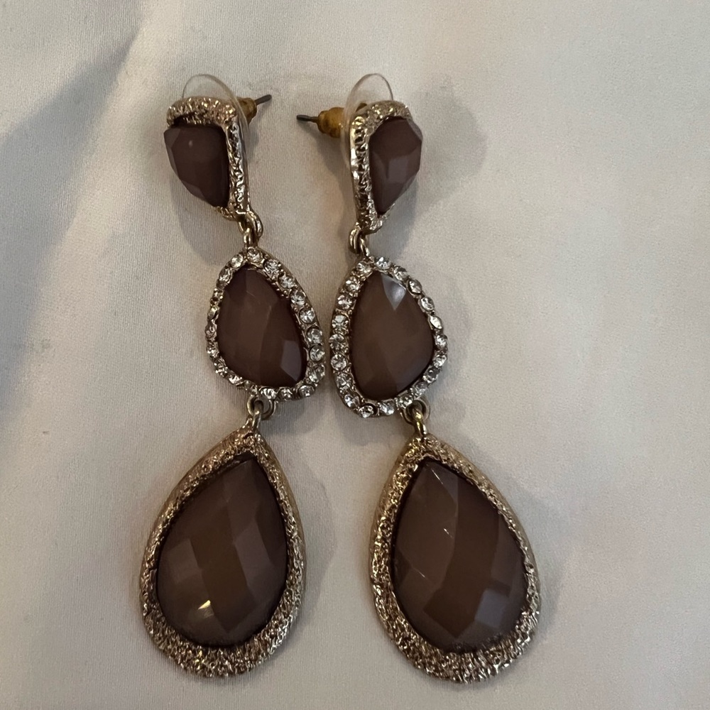 Gold tone pear drop earrings brown with rhinestone